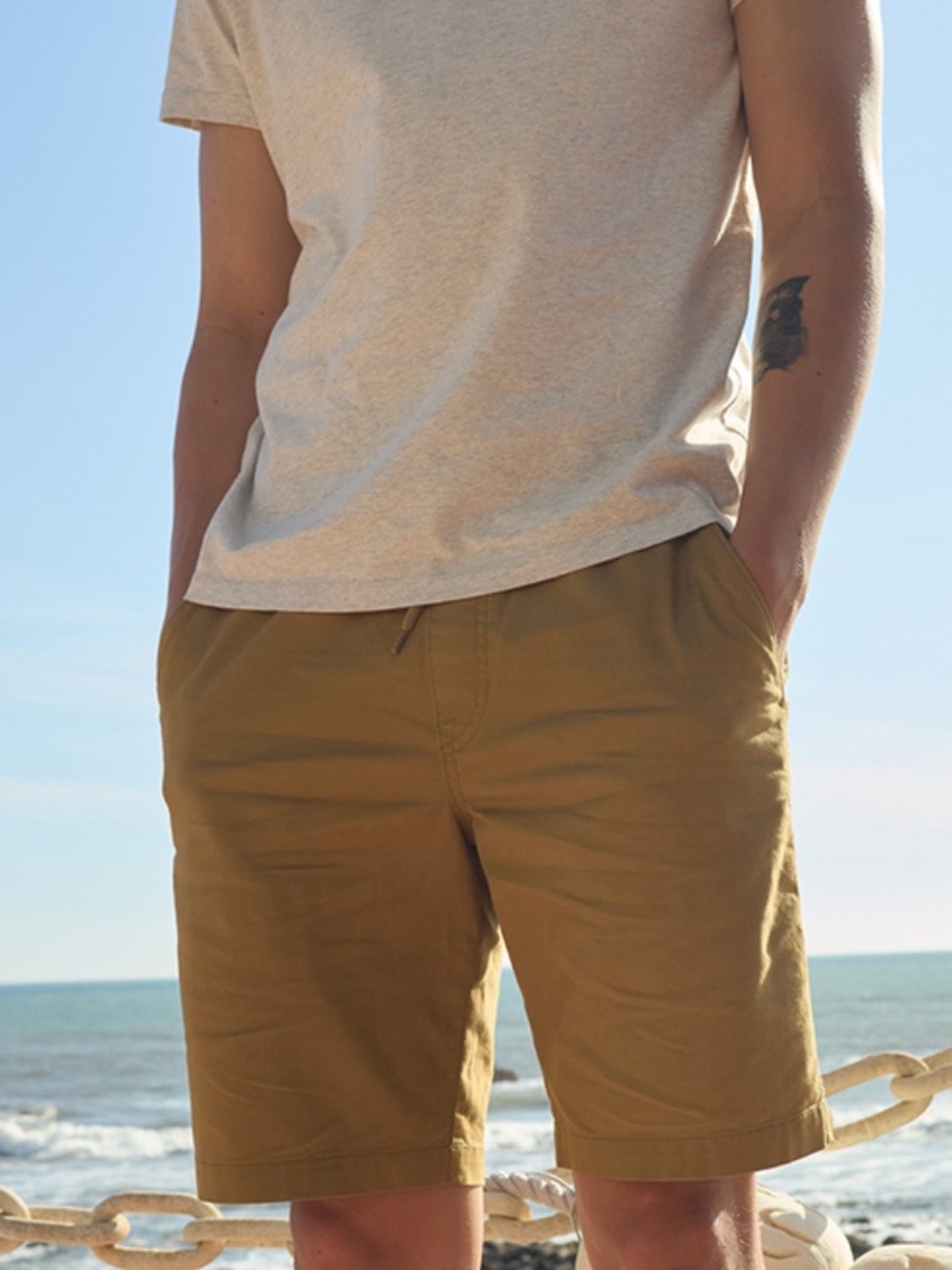 VOLCOM Elastic Waist Mens shorts in Khaki - Size medium